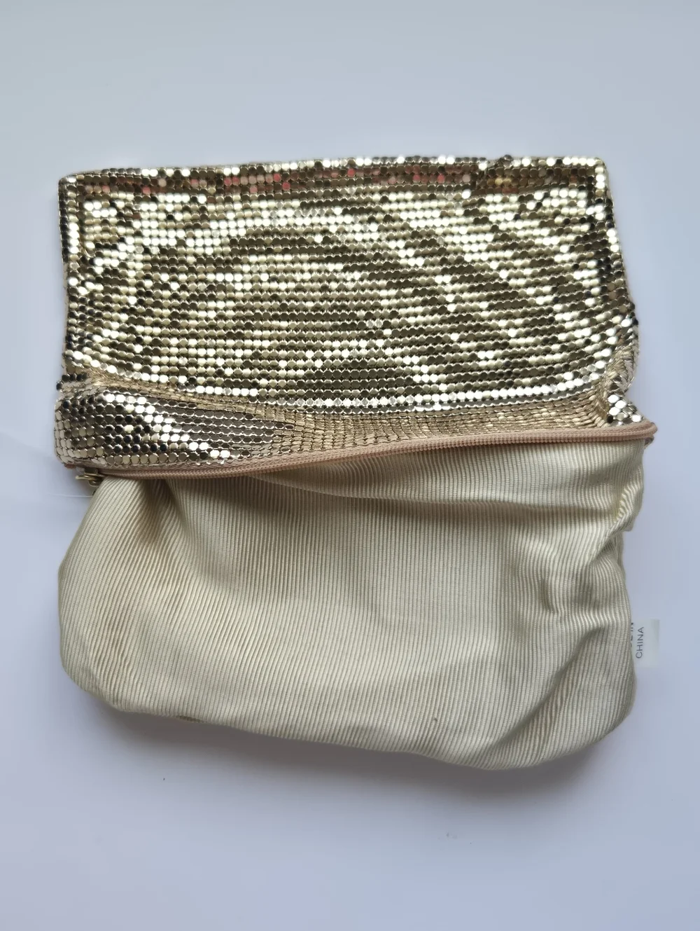 NWOT Scoop NYC Gold Metal Mesh Evening Clutch w Heart Zipper Pull - Deadstock - Picture 4 of 9